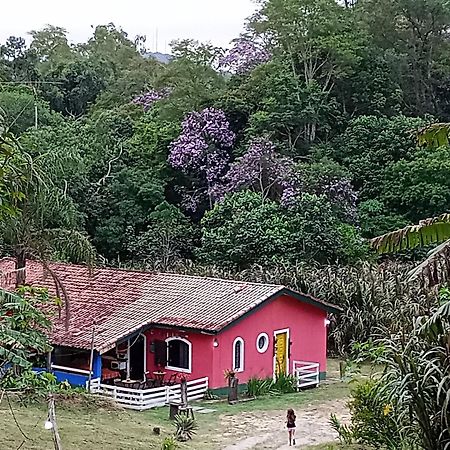 O Brejo Encantado Hospedagem E Hostel Эмбу Экстерьер фото
