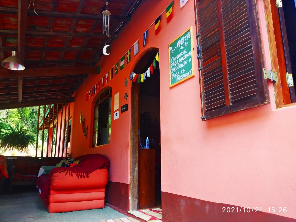 O Brejo Encantado Hospedagem E Hostel Эмбу Экстерьер фото