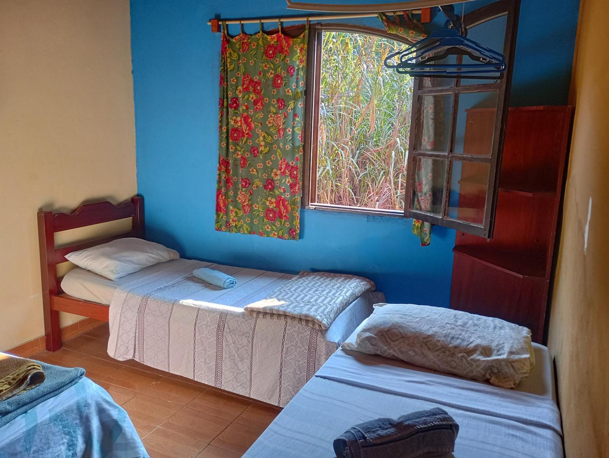 O Brejo Encantado Hospedagem E Hostel Эмбу Экстерьер фото