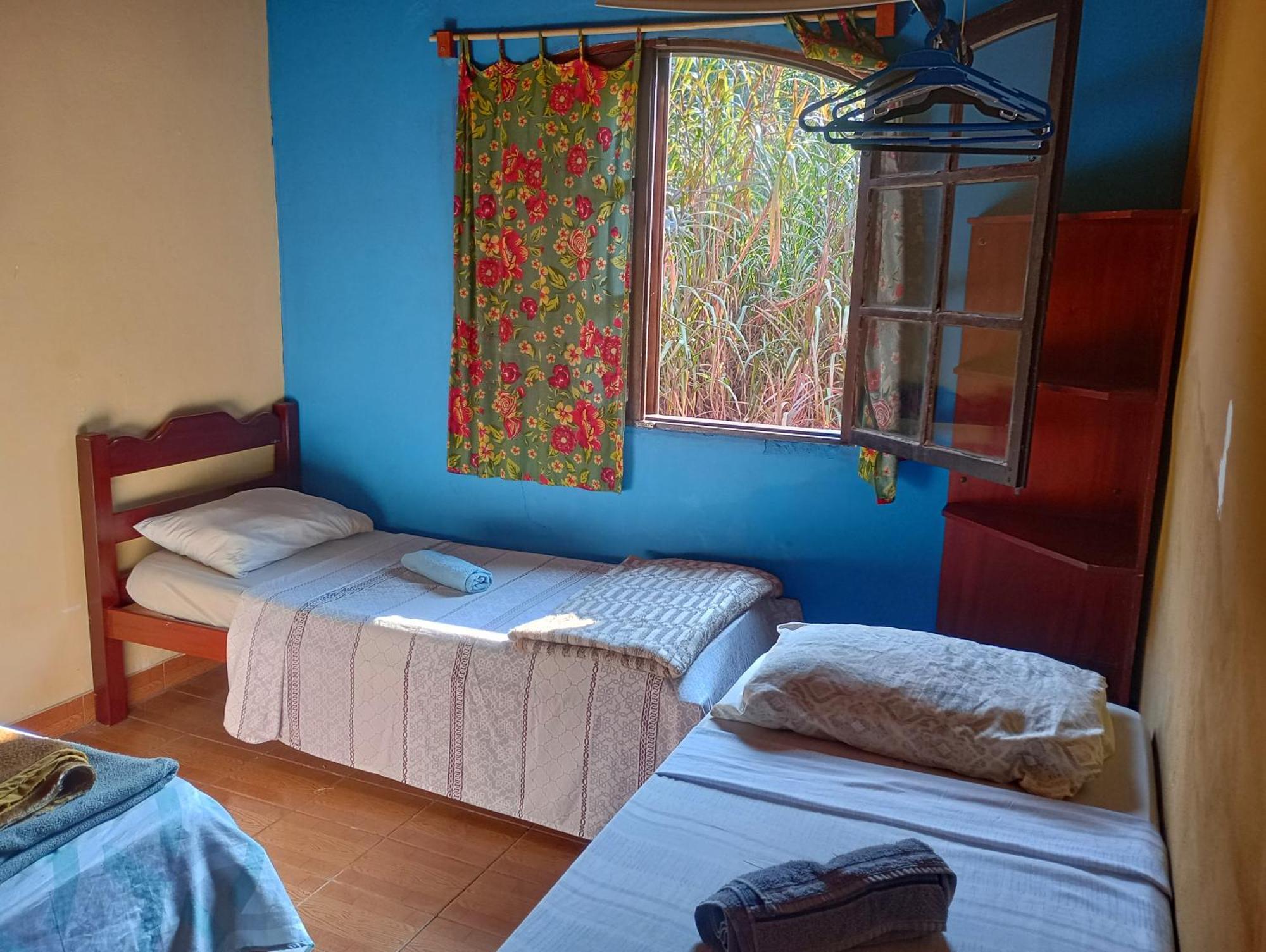 O Brejo Encantado Hospedagem E Hostel Эмбу Экстерьер фото