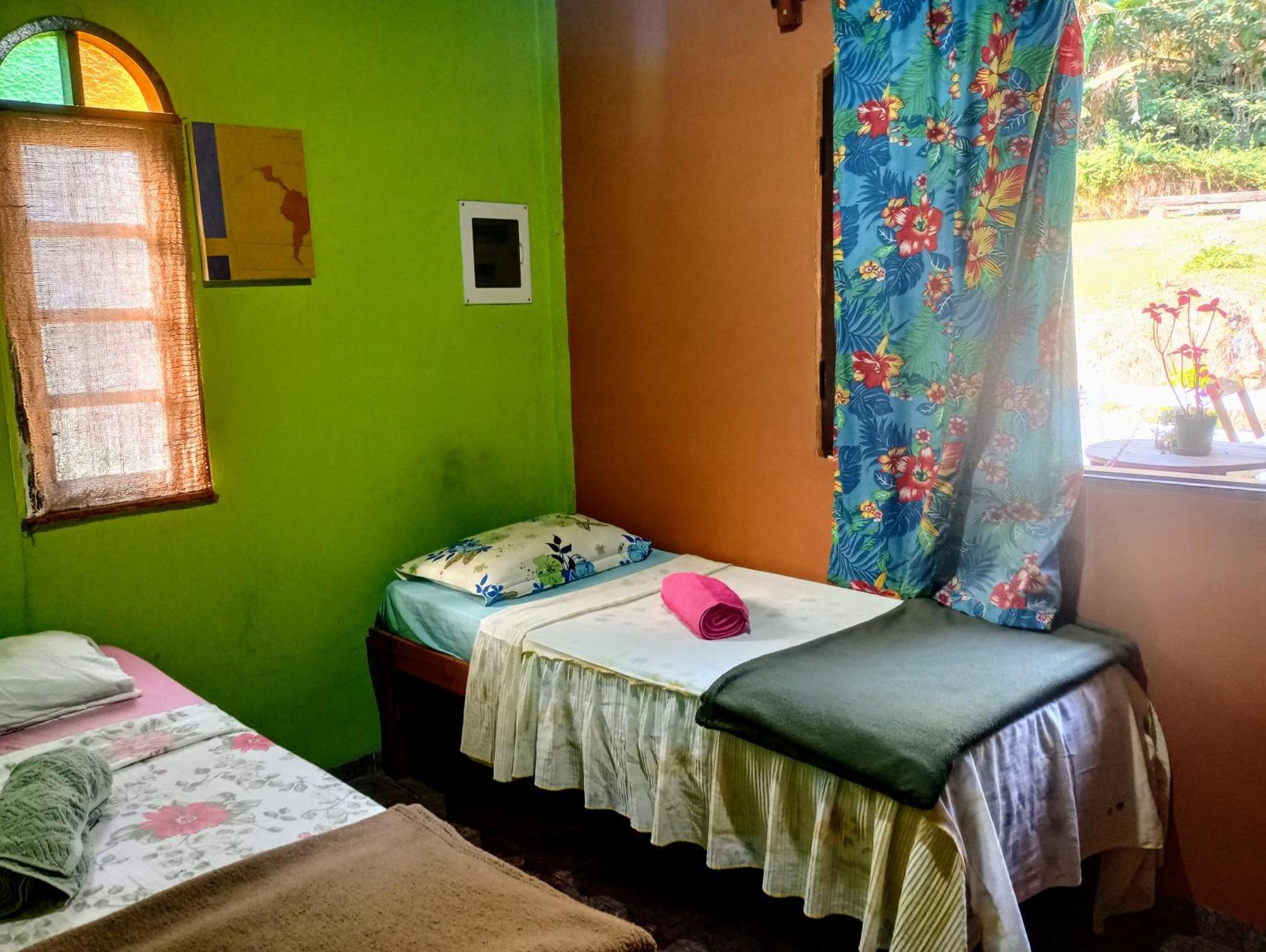 O Brejo Encantado Hospedagem E Hostel Эмбу Экстерьер фото