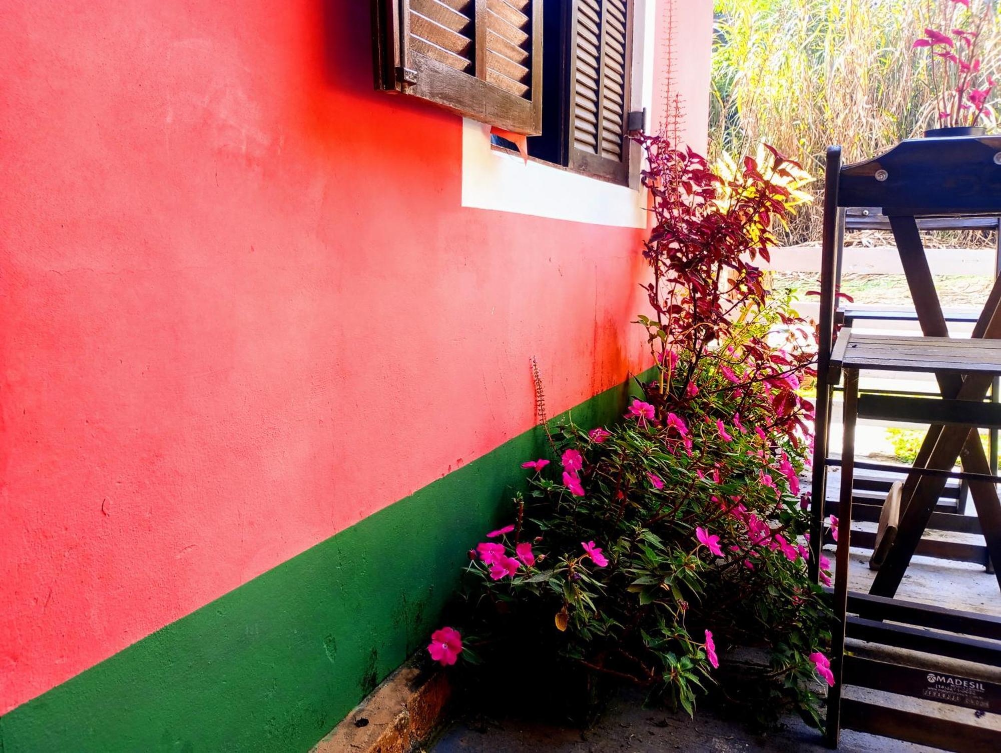 O Brejo Encantado Hospedagem E Hostel Эмбу Экстерьер фото
