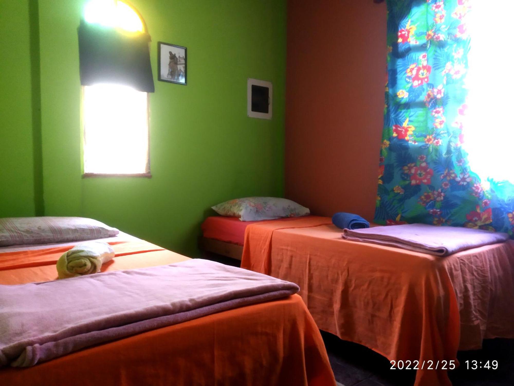 O Brejo Encantado Hospedagem E Hostel Эмбу Экстерьер фото