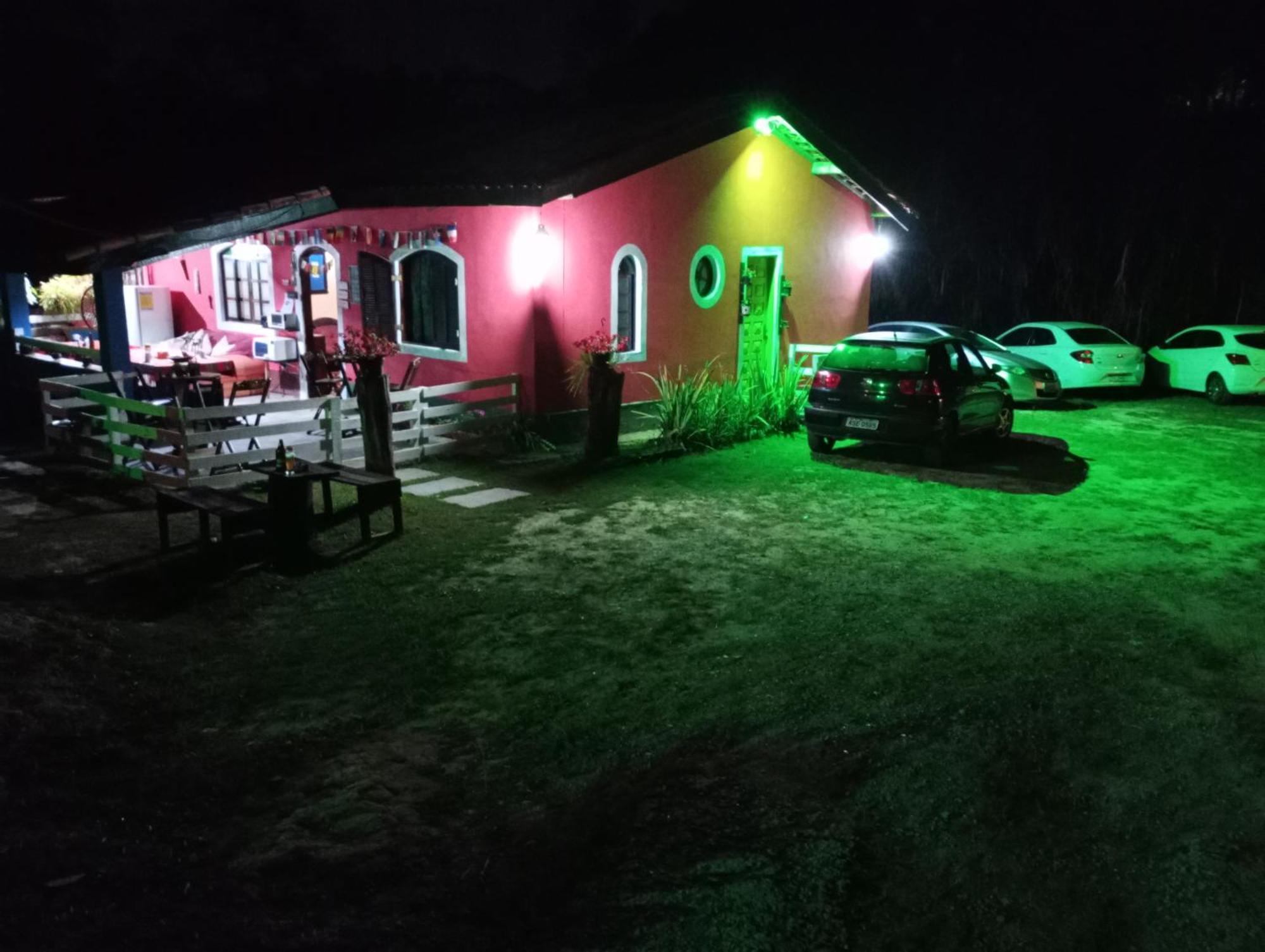 O Brejo Encantado Hospedagem E Hostel Эмбу Экстерьер фото