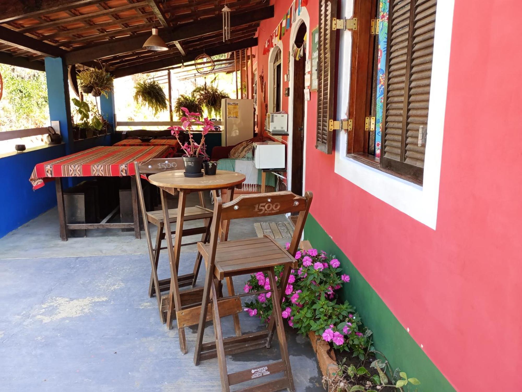 O Brejo Encantado Hospedagem E Hostel Эмбу Экстерьер фото