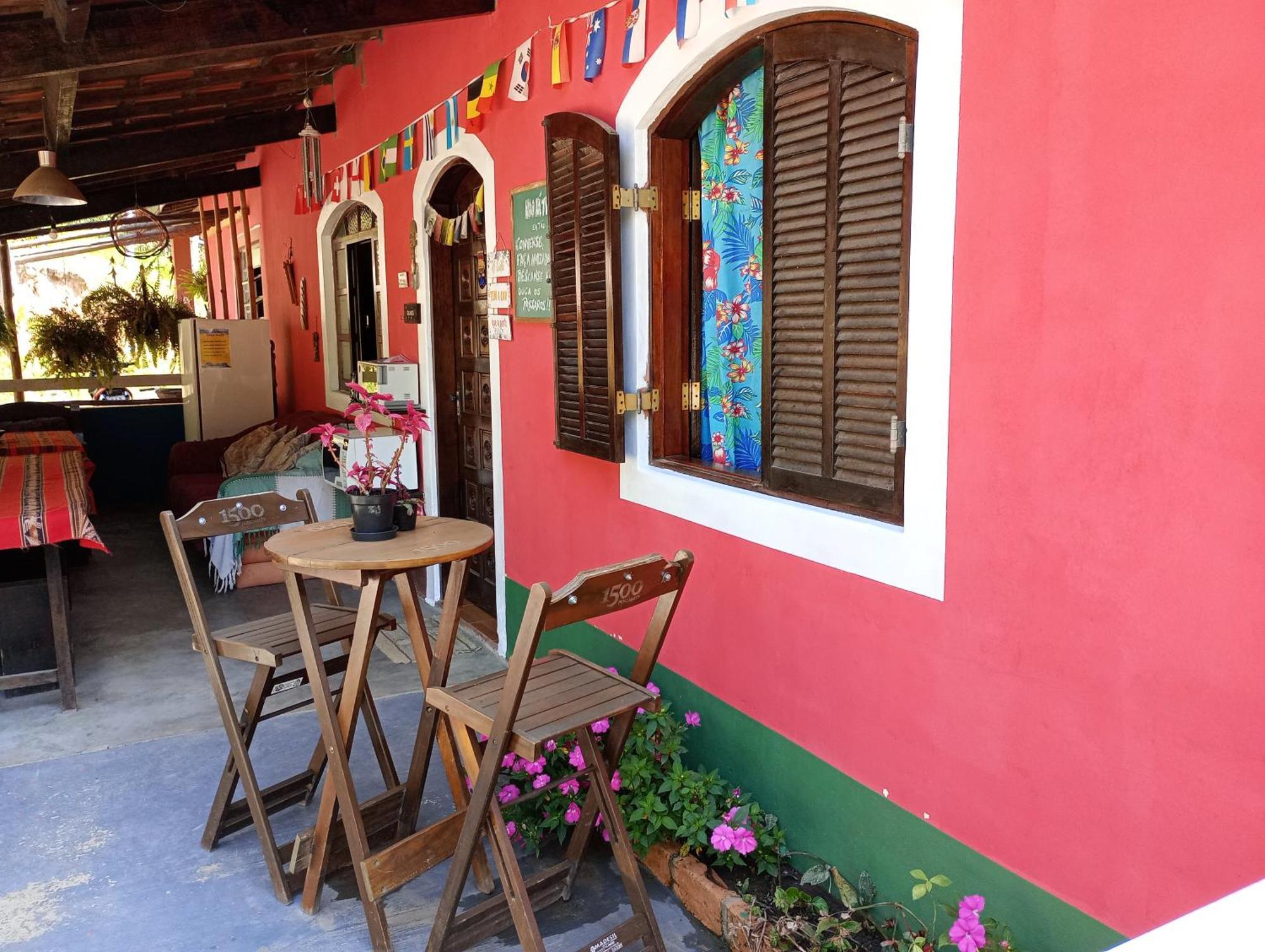 O Brejo Encantado Hospedagem E Hostel Эмбу Экстерьер фото