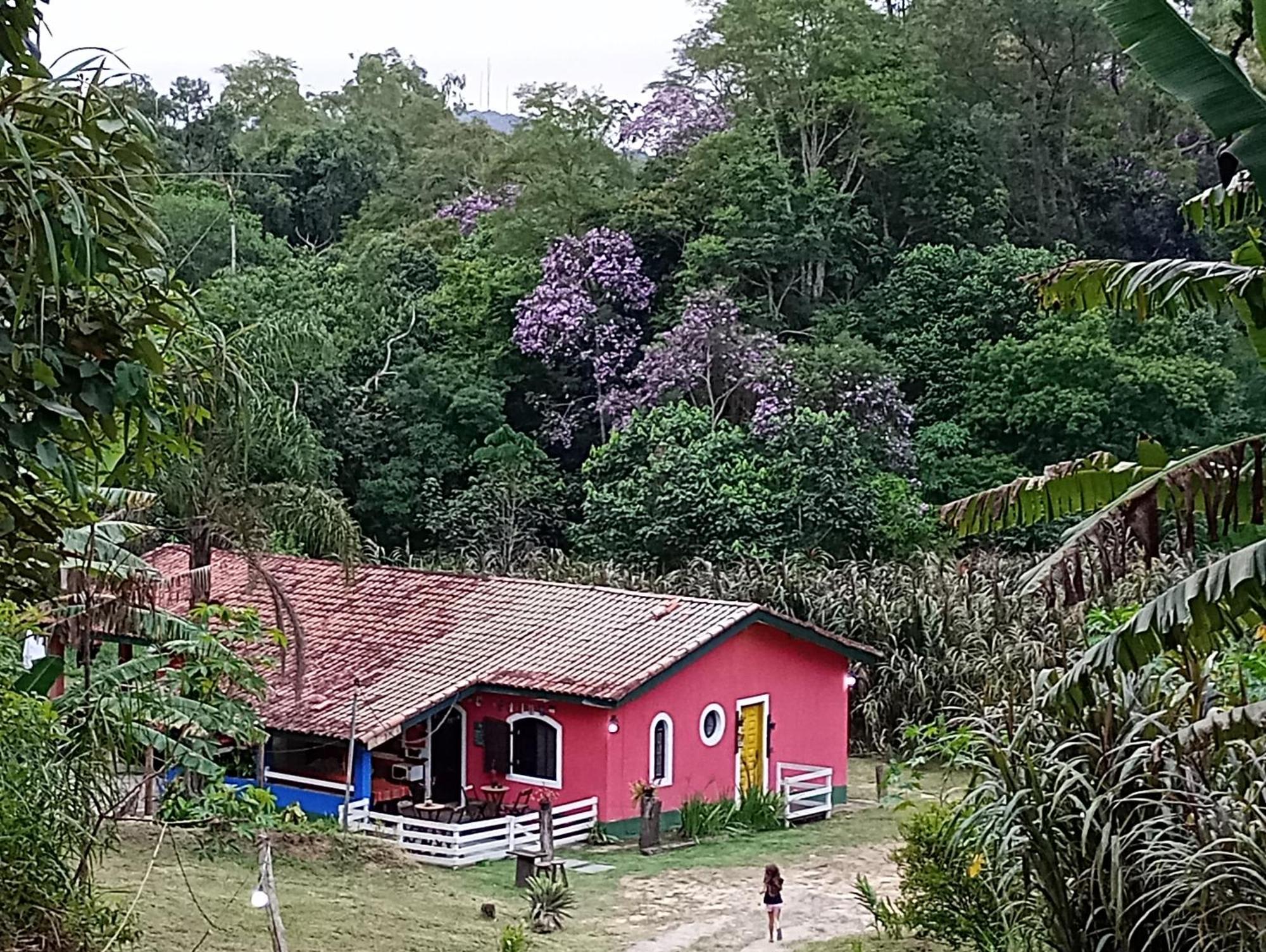 O Brejo Encantado Hospedagem E Hostel Эмбу Экстерьер фото